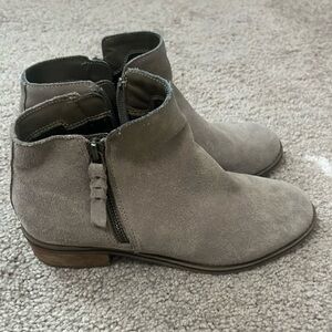 Women’s Blondo ankle boot size 7.